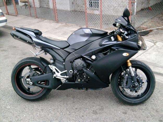 2008 Yamaha R1 photo