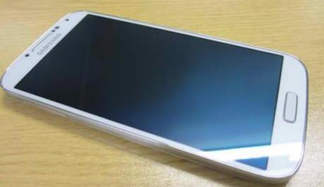White Samsung Galaxy S4 photo