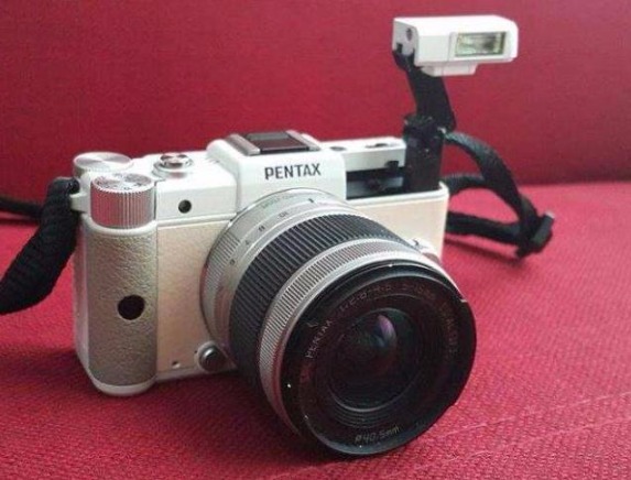 DSLR Pentax Q with 5-15mm lens and accessories photo