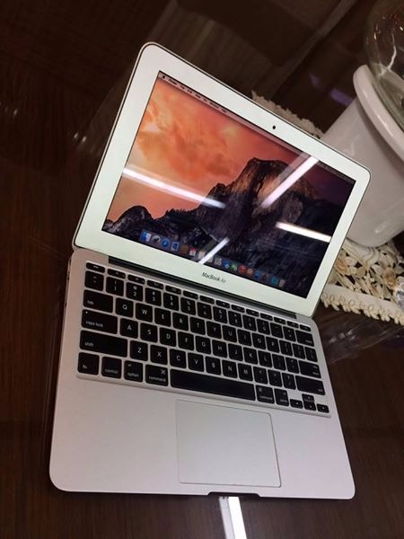 Macbook Air (11-inch, Mid 2011) Core i5 photo
