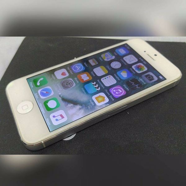 iPhone 5 16gb 4G LTE Silver  Factory Unlocked photo